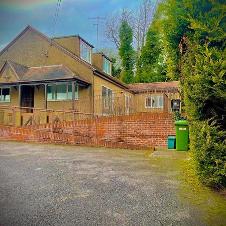 Villa Aldridge Chipstead Exterior foto